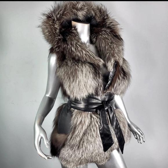 LAFURIA Silver Fox hooded vest. Size M (8-10) - Picture 3 of 14